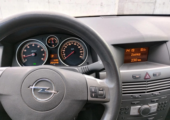Opel Astra cena 7200 przebieg: 254248, rok produkcji 2006 z Szczecin małe 121